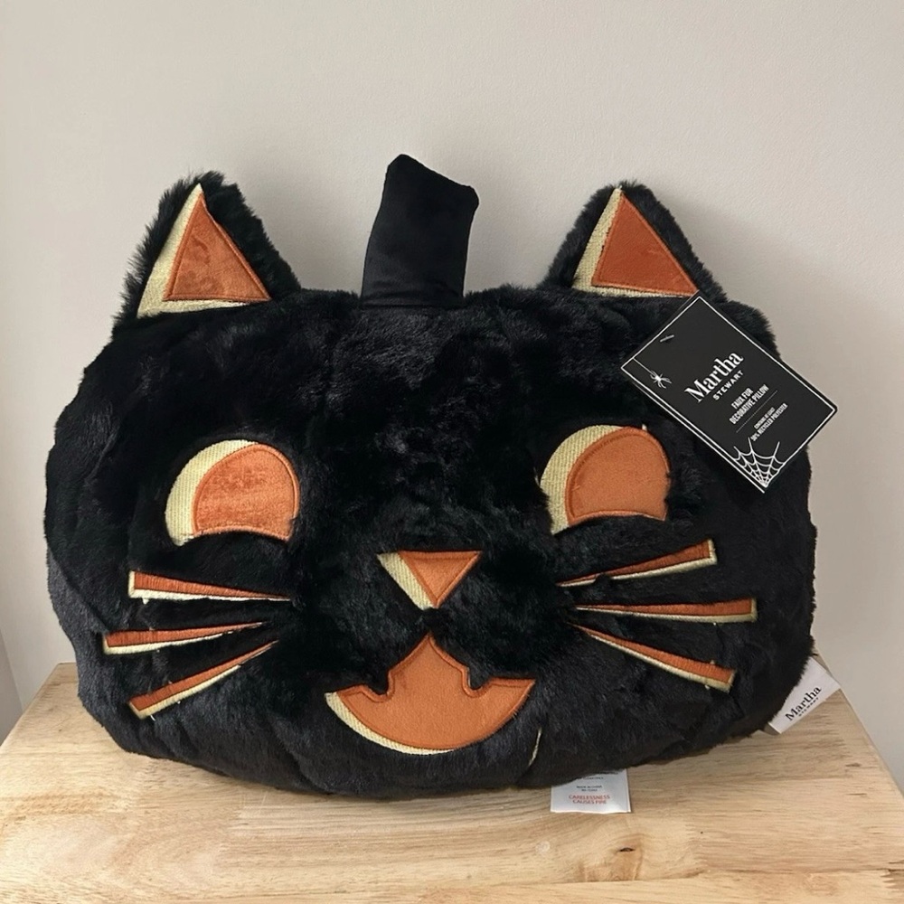 Martha Stewart Halloween Blk Cat Faux Fur Decorative Pillow Plush Pumpkin Decor